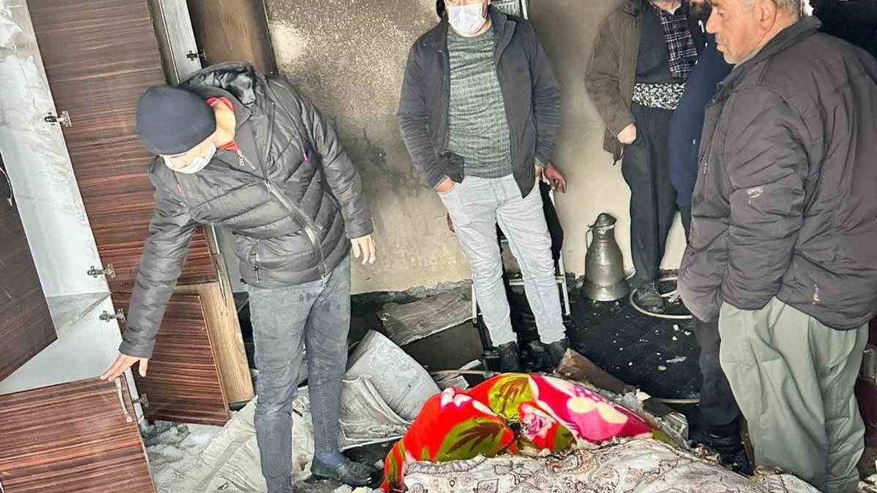Hakkari Derecik'te ev yangını: Aralık köyünde maddi hasar