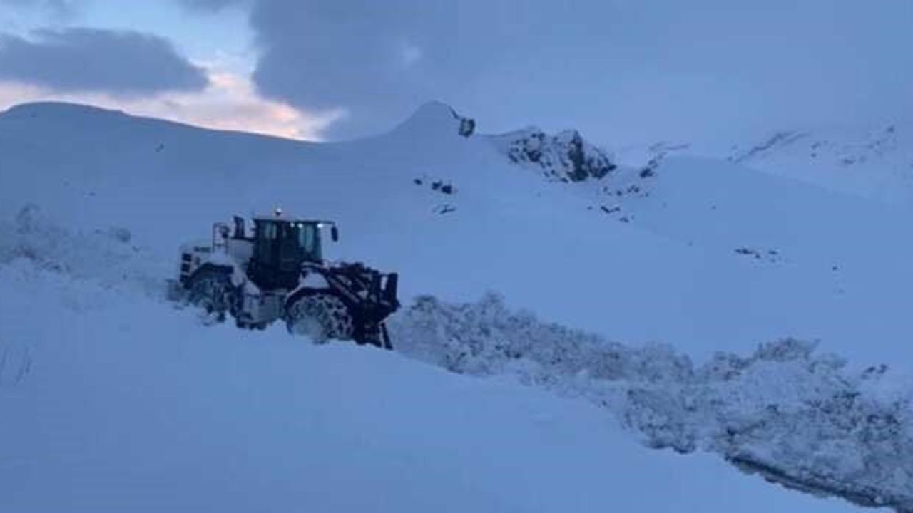 Hakkari-Şırnak karayolu 3 gün sonra yeniden ulaşıma açıldı