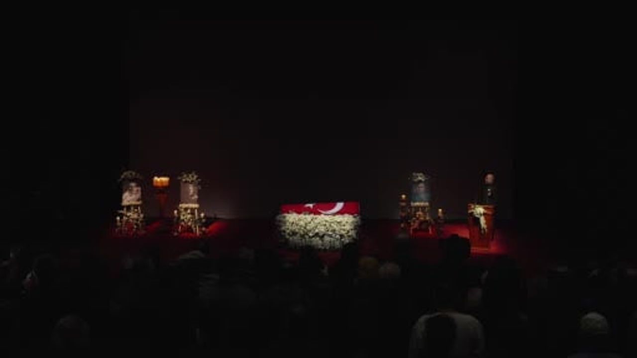 Haldun Dormen için Harbiye Muhsin Ertuğrul Sahnesi'nde veda töreni