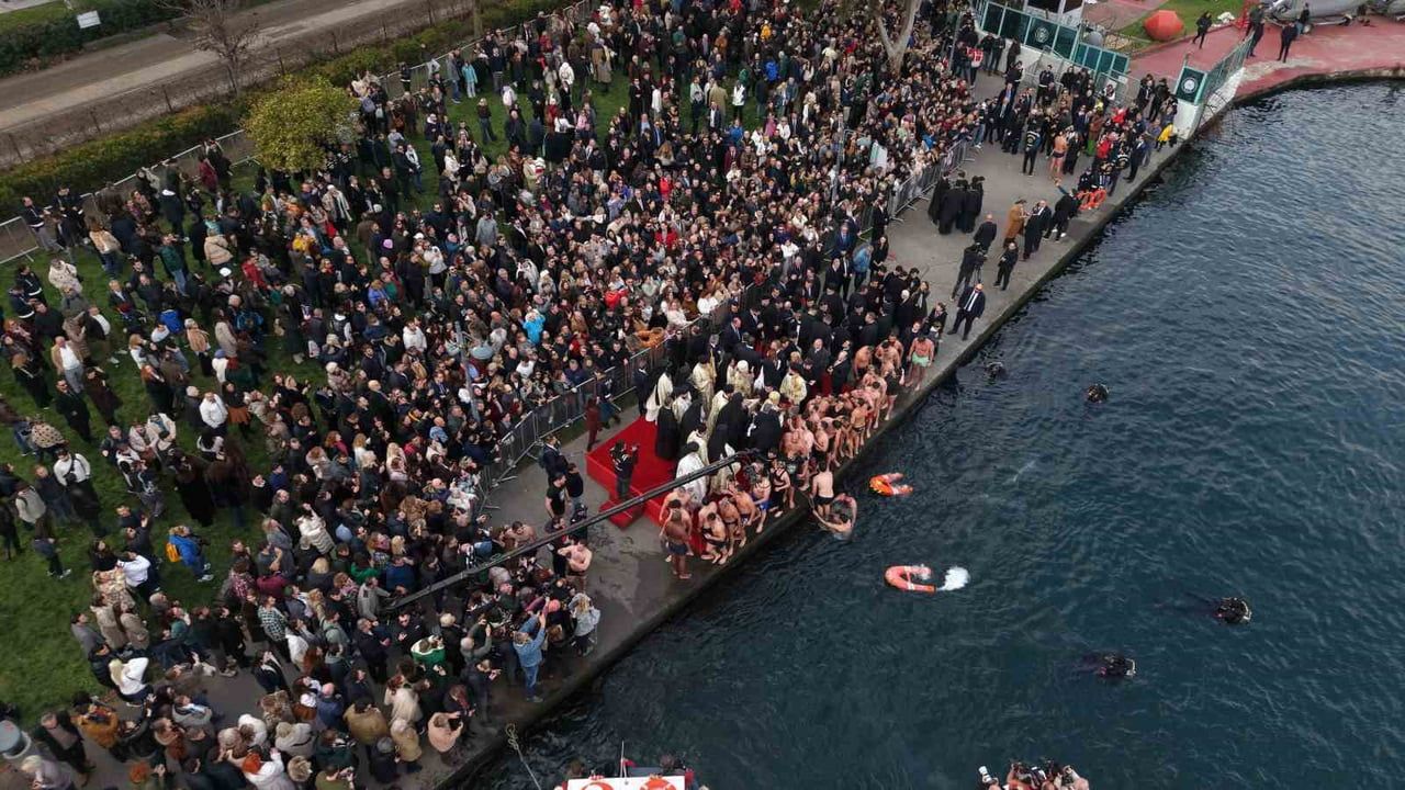 Haliç’te Haç Çıkarma Töreni: Bartholomeos Haçı Denize Attı