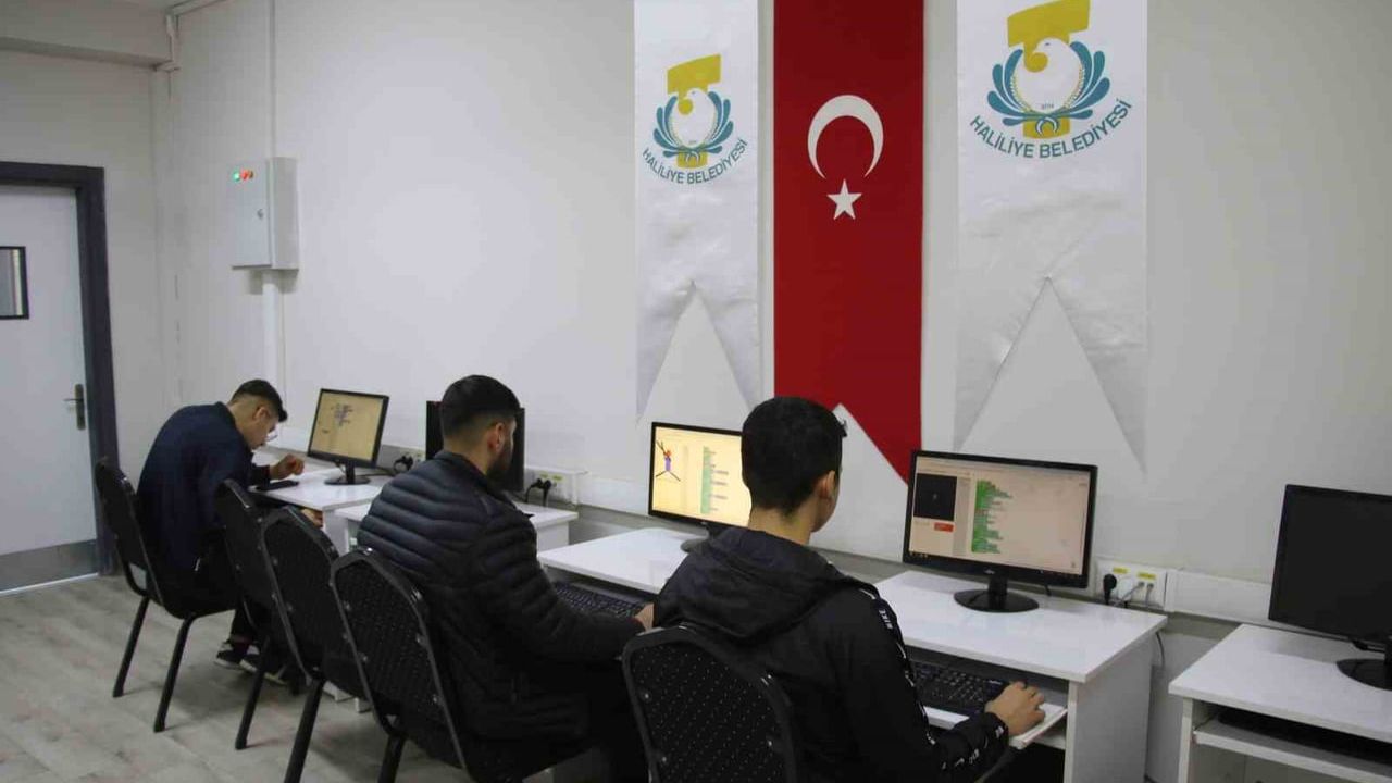 Haliliye Belediyesi'nden teknoloji odaklı eğitimlerle gençlere destek