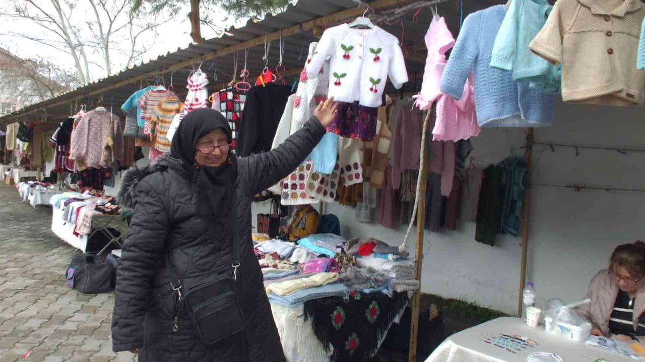 Hamarat Eller Pazarı Burhaniye'de kadınlara ek gelir sağlıyor