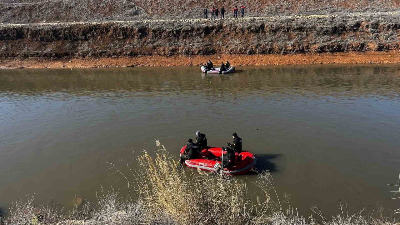 Harran'da sulama kanalına düşen otomobilin kayıp sürücüsü için arama 6. günde