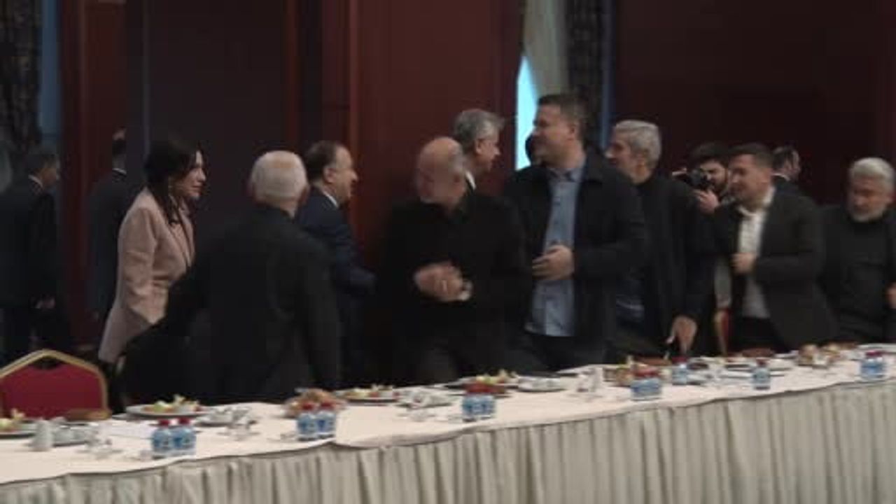 Hasan Basri Yalçın’dan Özgür Özel’e sert çıkış: Tutarsızlık eleştirisi