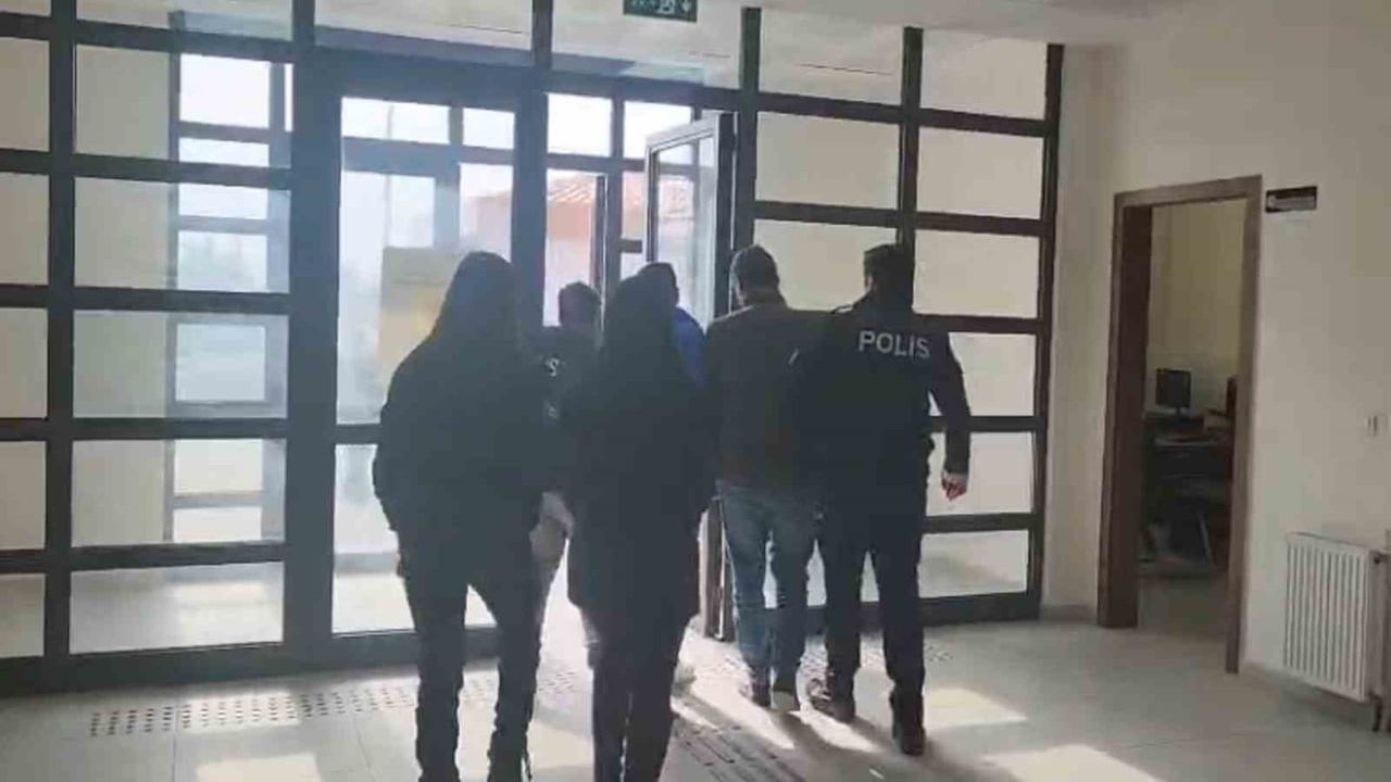 Hatay Altınözü’de kuyumcularda sahte altınla yakalanan 3 şüpheli