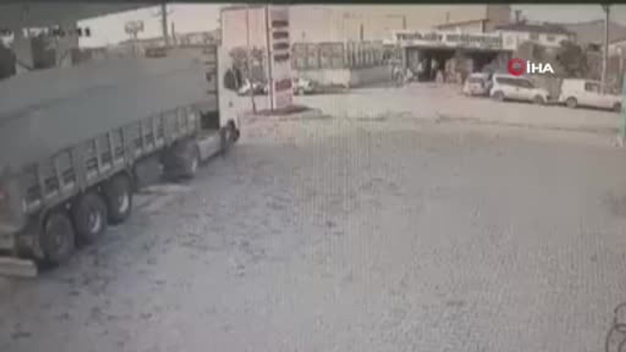 Hatay'da 5 aracın karıştığı kaza güvenlik kamerasında