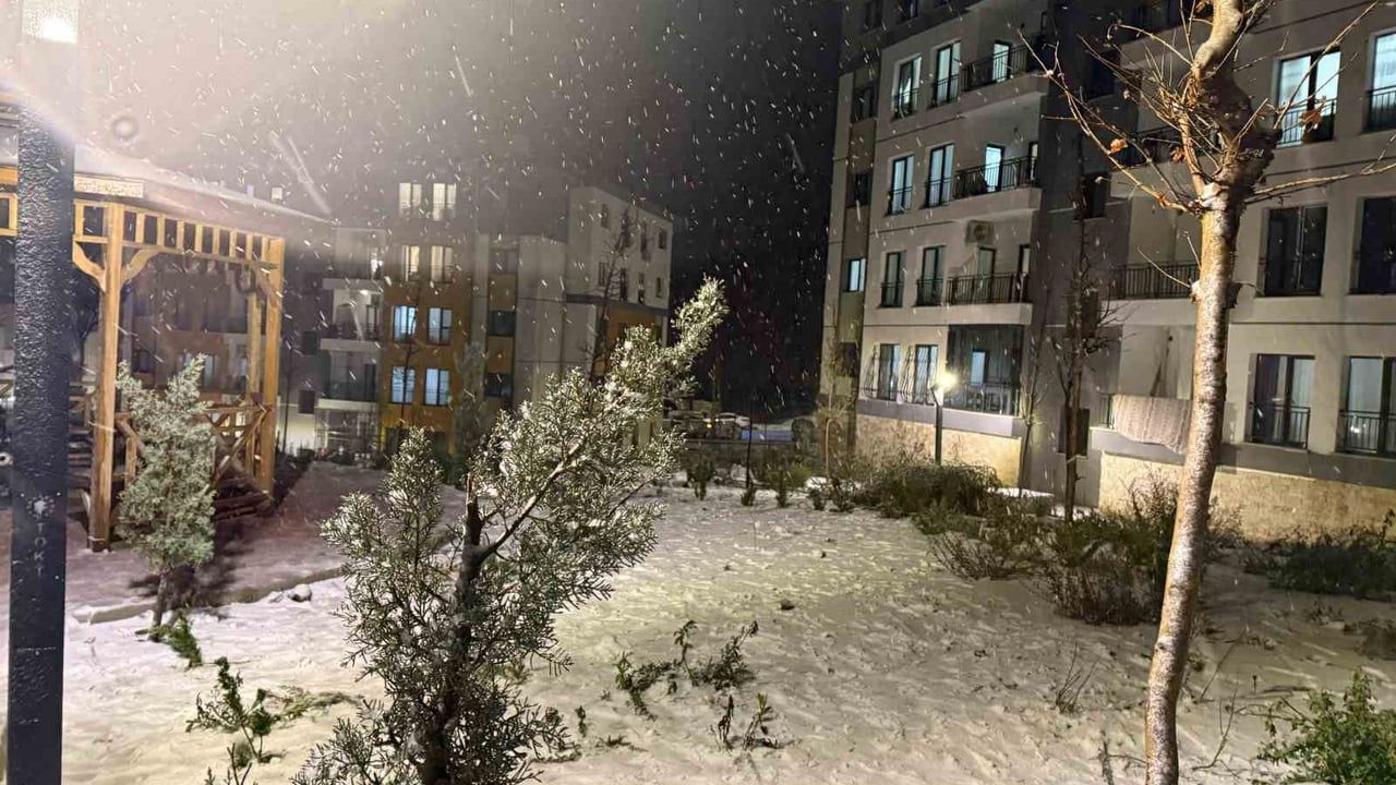 Hatay'da akşam karı: Gülderen Mahallesi'nde sokaklar şenlendi