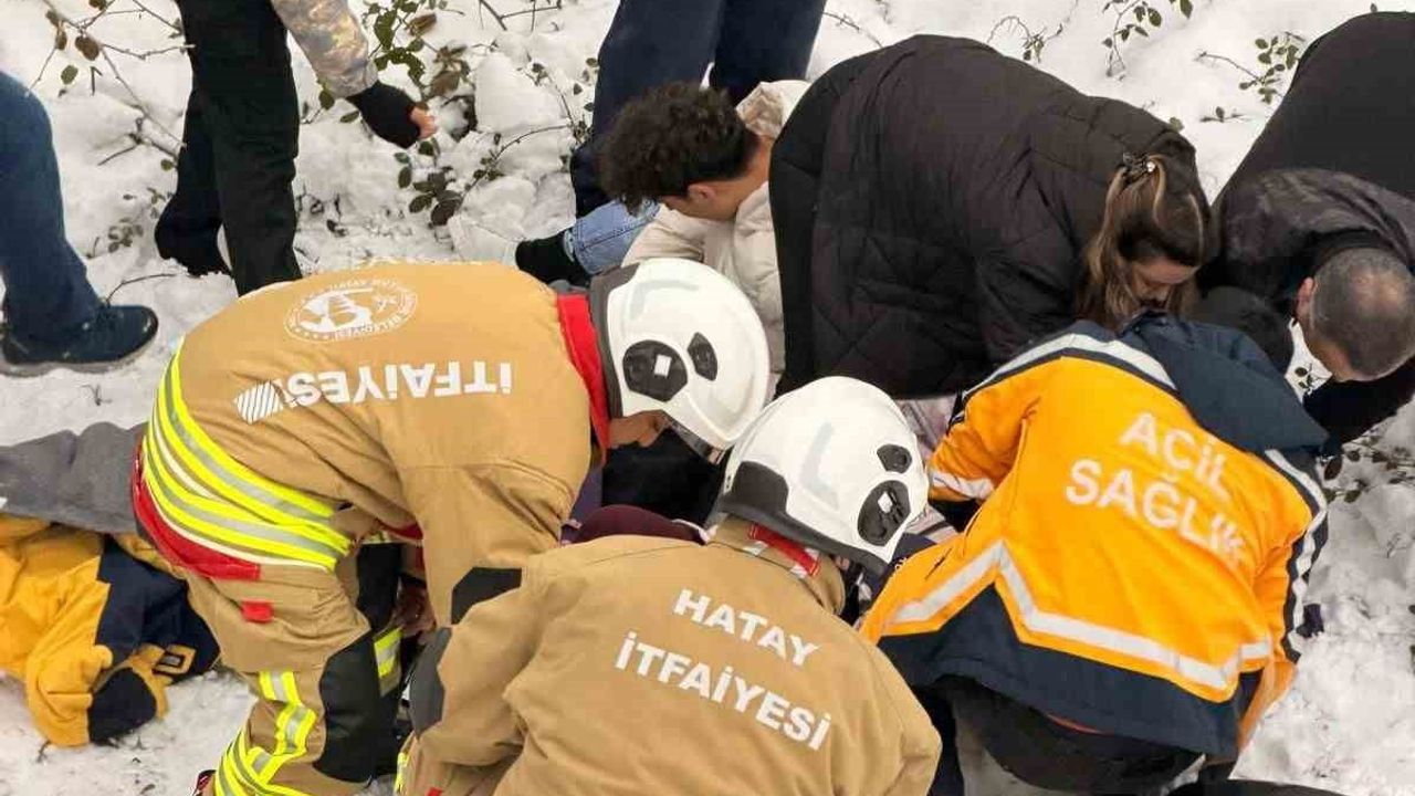 Hatay'da Benlidere'de otomobil dereye uçtu — 5 yaralı