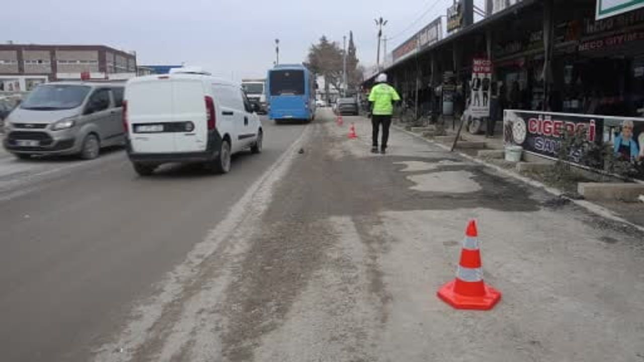 Hatay'da hatalı park uyarısı: Acil araçların geçişi tehlikede