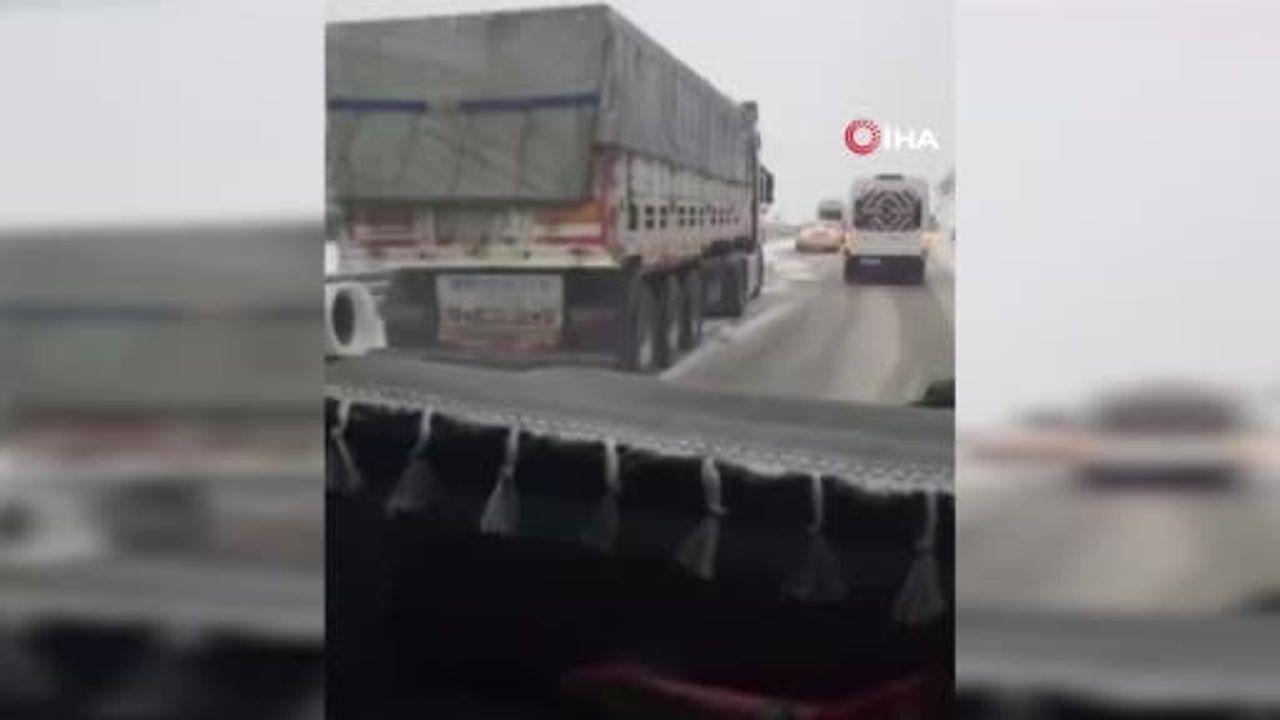 Hatay'da Kar Etkisi: Sürücüler Zorlandı, Çocuklar Keyifli Vakit Geçirdi