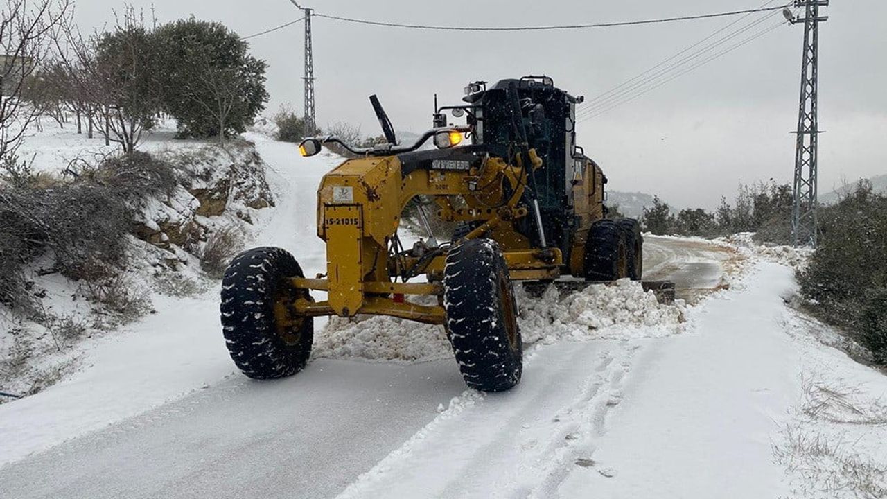 Hatay'da karla mücadele hız kesmiyor
