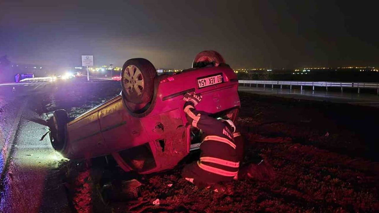 Hatay'da takla atan otomobilde 2 kişi yaralandı