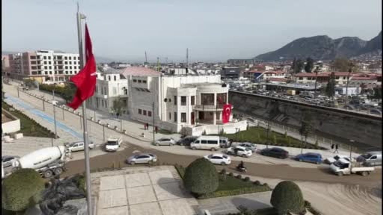 Hatay'da tarihi meclis binası orijinal taşlarıyla 200 fore kazık üzerine yeniden inşa edildi