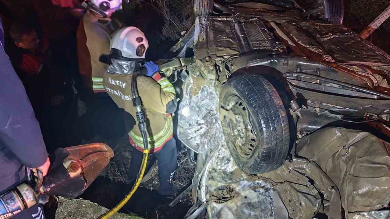 Hatay'da trafik kazası: 2 ölü, 3 yaralı