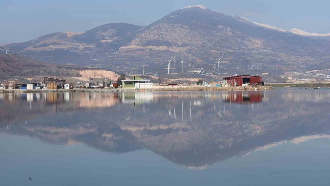 Hatay'da yağışlar Amik Ovası'nı suyla kapladı