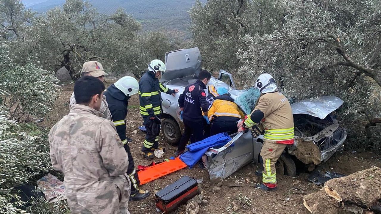 Hatay'da zeytinliğe uçan otomobilde sürücü yaralandı