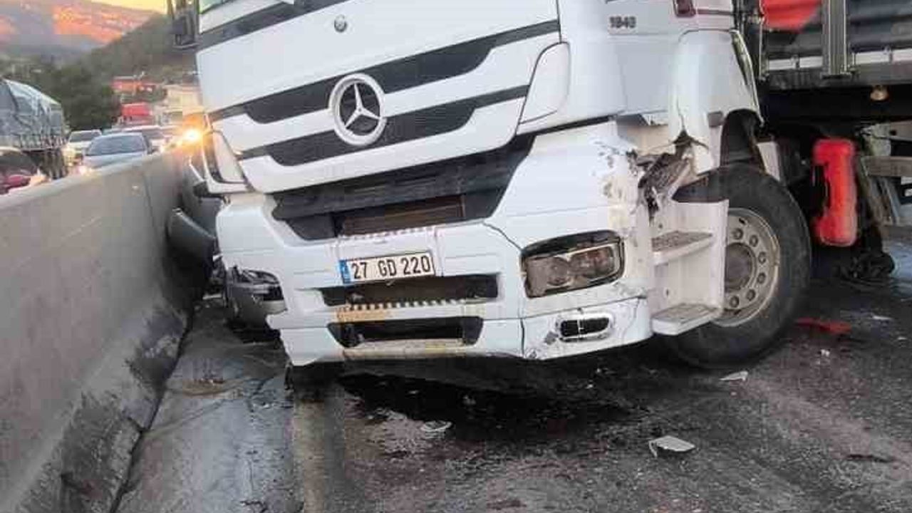 Hatay'da zincirleme kaza: 11 yaralı