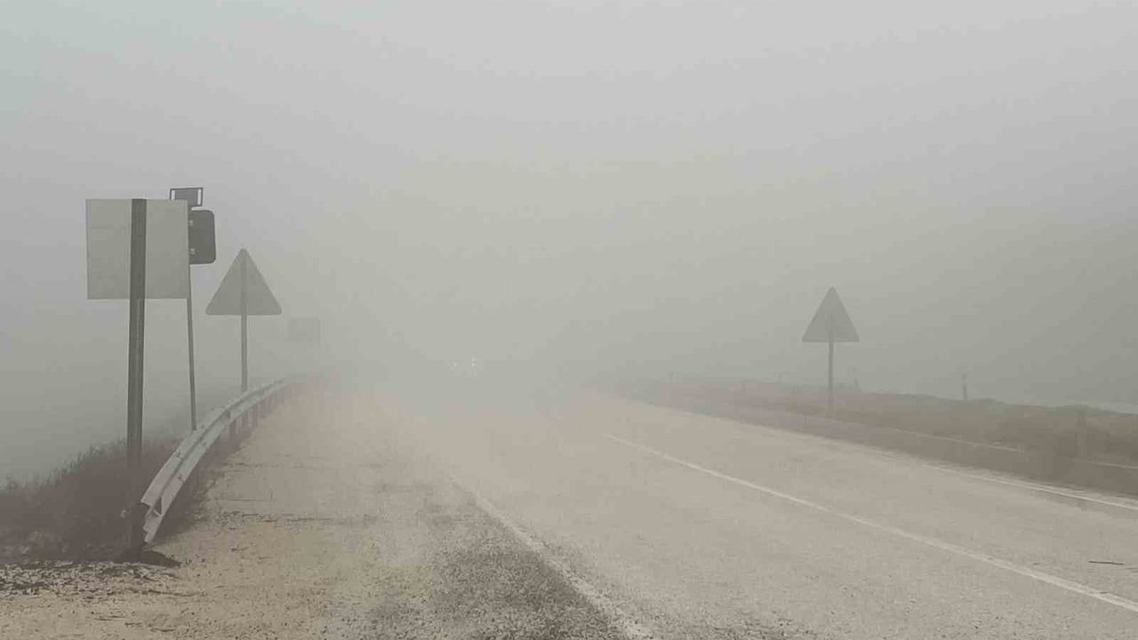 Hatay yükseklerinde yoğun sis: Antakya-Yayladağı yolunda görüş 20 metreye düştü