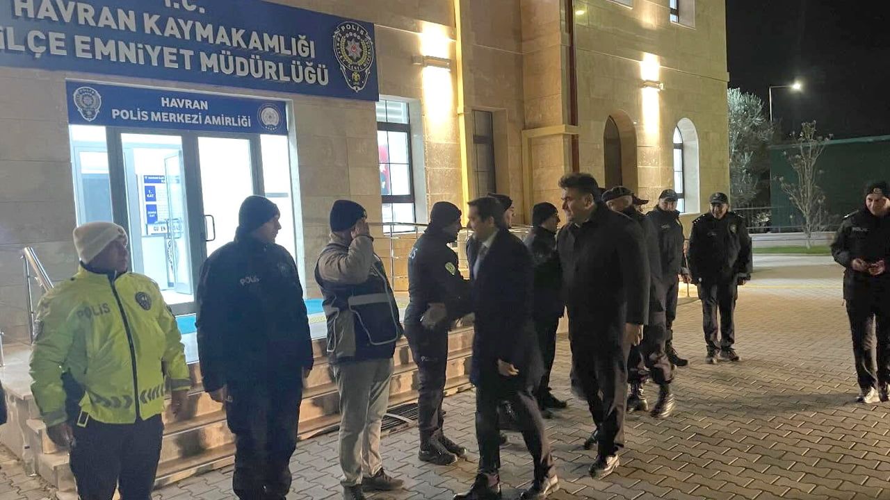 Havran protokolü yılbaşı gecesi görevdeki güvenlik güçleri ve hastaları ziyaret etti