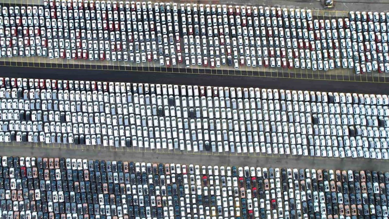 Haydarpaşa Limanı'nda İthal Sıfır Otomobil Yoğunluğu