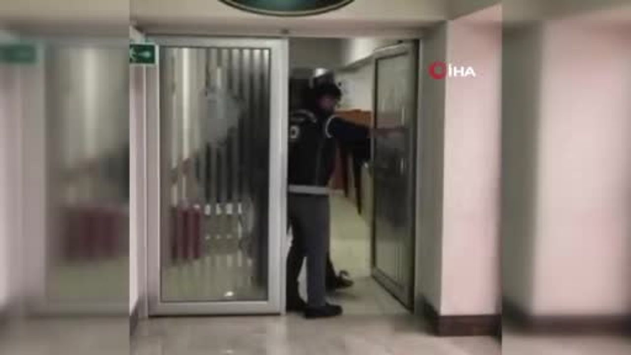 Hendek'te minibüste saklanan 6 göçmen yakalandı, sürücü tutuklandı