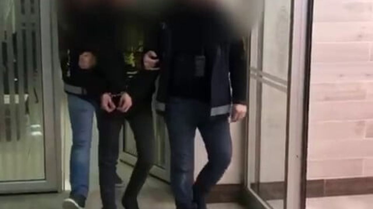 Hendek'te SUV'ta 9 düzensiz göçmen yakalandı