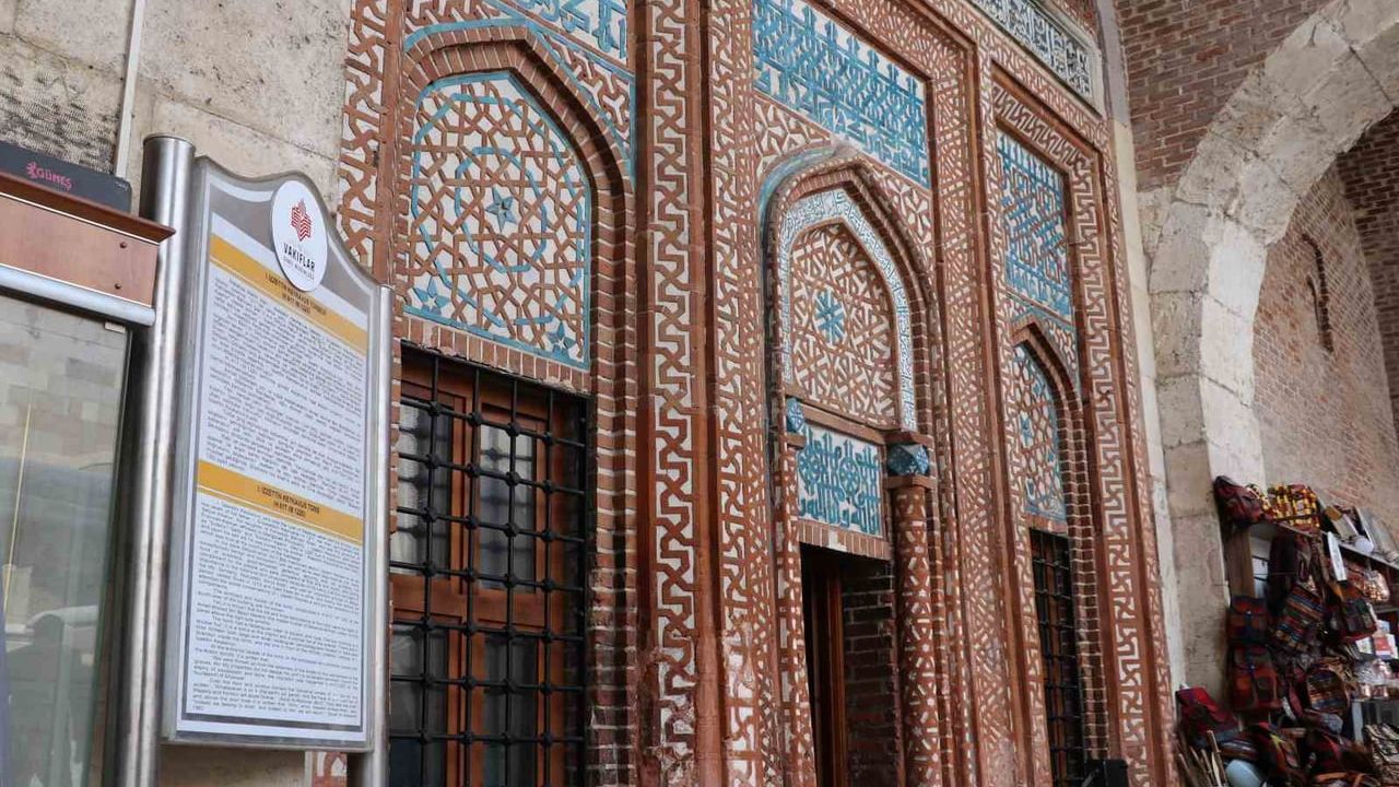 I. İzzeddin Keykavus Şifahiye Medresesi'ndeki Kabri Başında Anıldı