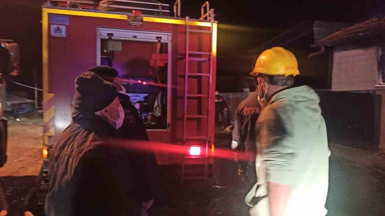 İcikli köyünde sobadan çıkan ev yangını korkuttu