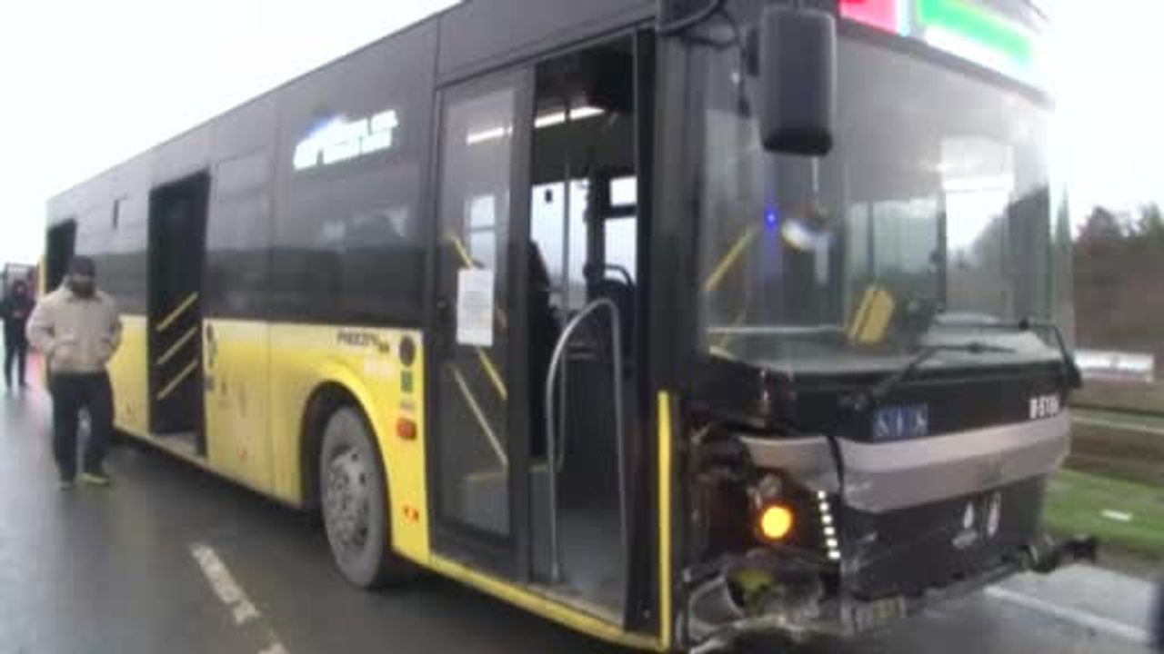 İETT Otobüsü Bariyerlere Çarptı — Arnavutköy-Kemerburgaz Seferi