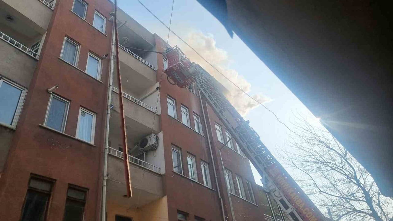 Iğdır'da iki ayrı yangın: çatı katı ve köy evi zarar gördü