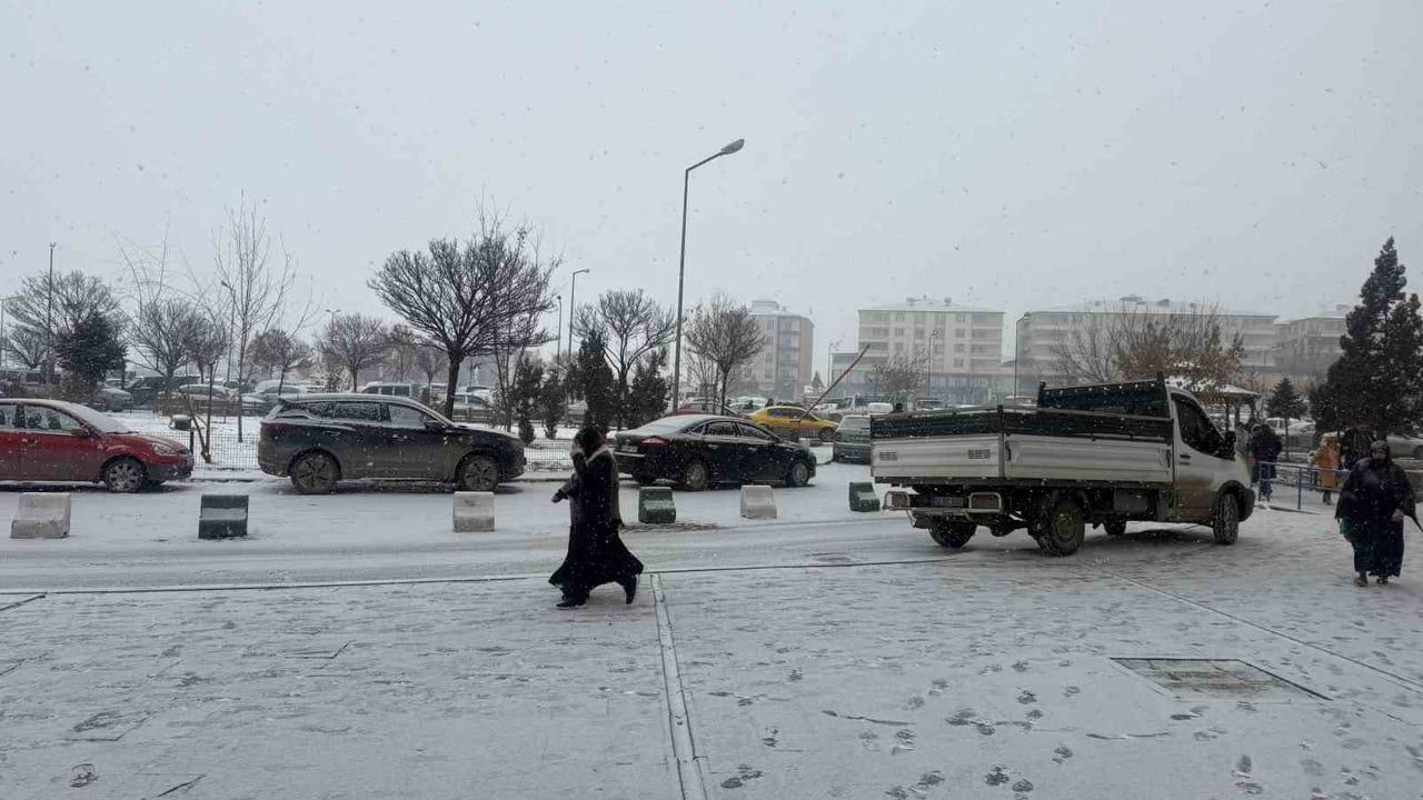 Iğdır'da kar yeniden etkili oldu