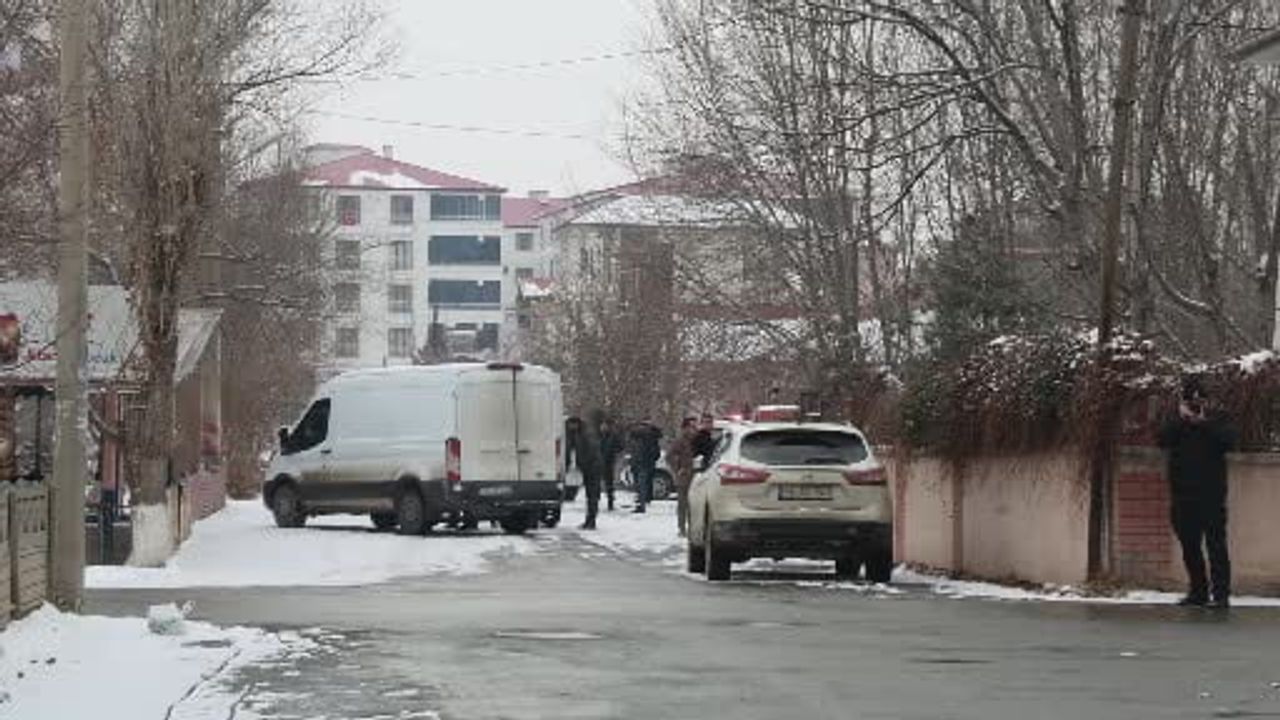 Iğdır'da şüpheli çanta fünye ile patlatıldı; içinden çocuk kıyafetleri çıktı