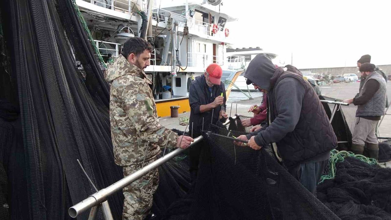 İğneada ve Gürcistan açıklarında hamsi verimi düşünce balıkçılar erken paydos ediyor