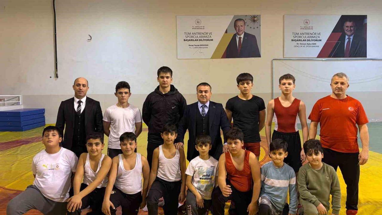 İl Müdürü Ramazan Demir Söğüt Spor Salonu’nda antrenmanları inceledi