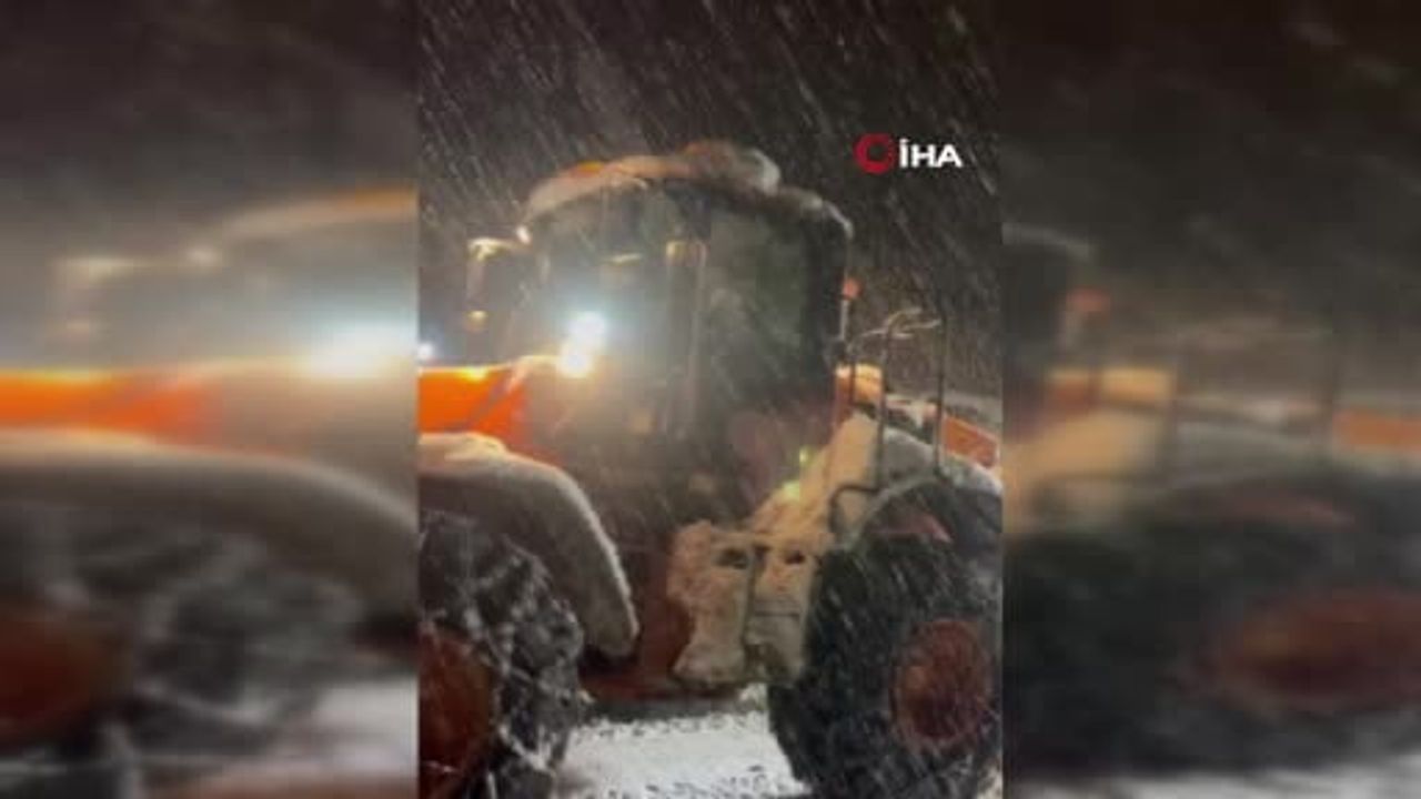 ’İlçe halkı üşümesin’ diye CNG tırı iş makineleriyle Sincik'e ulaştırıldı