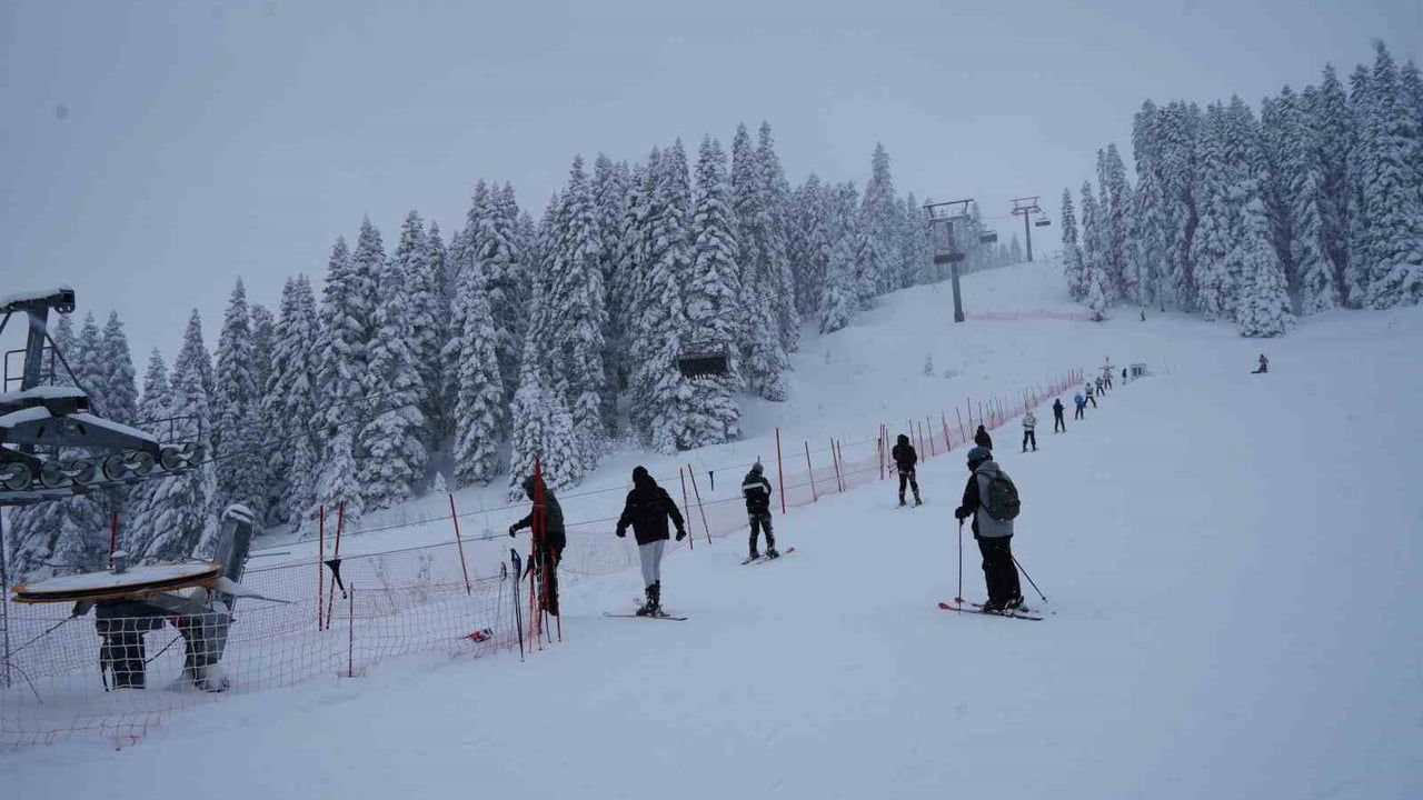 Ilgaz Dağı Yurduntepe Kayak Merkezi’nde Hafta Sonu Yoğunluğu