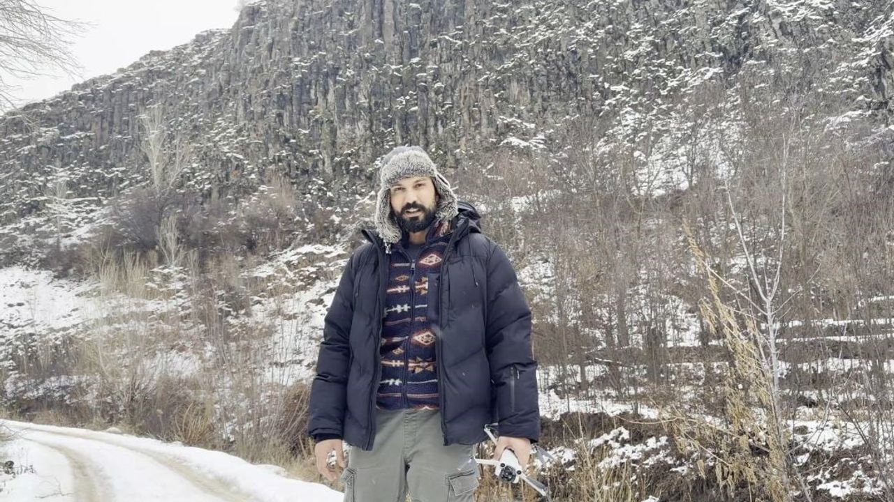 İncesu Barajı dondu: Vatandaş kilim serip buzun üzerine oturdu