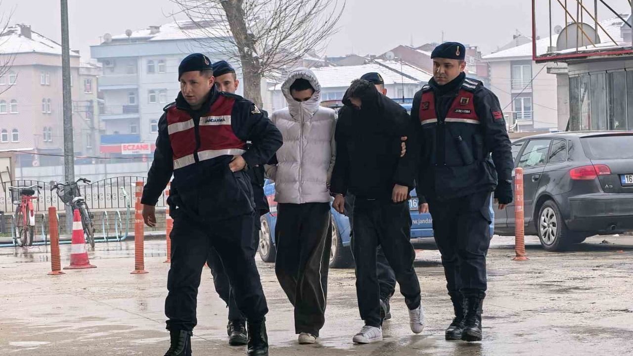 İnegöl'de 250 metre internet kablosu çalan iki kişi tutuklandı