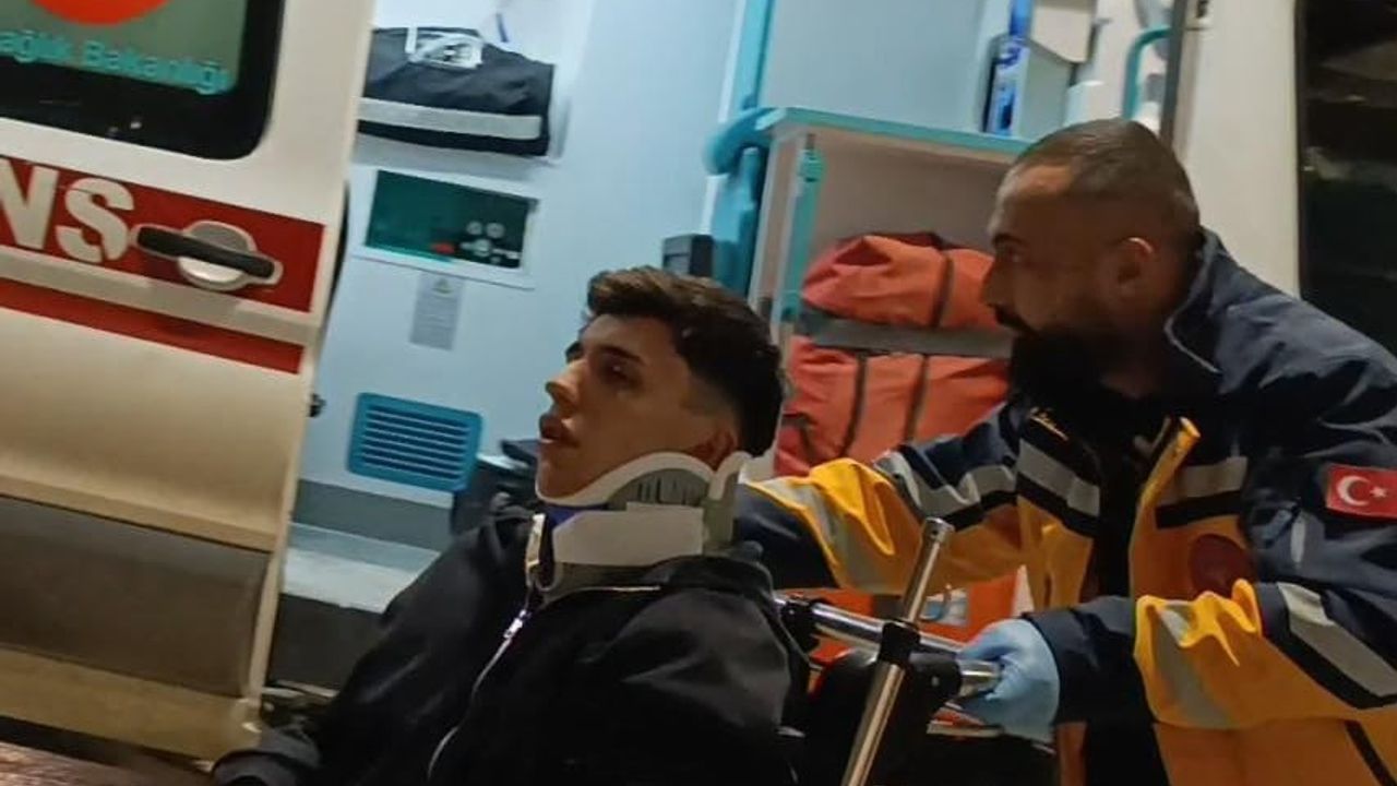 İnegöl'de direğe çarpan otomobilde 1 kişi yaralandı