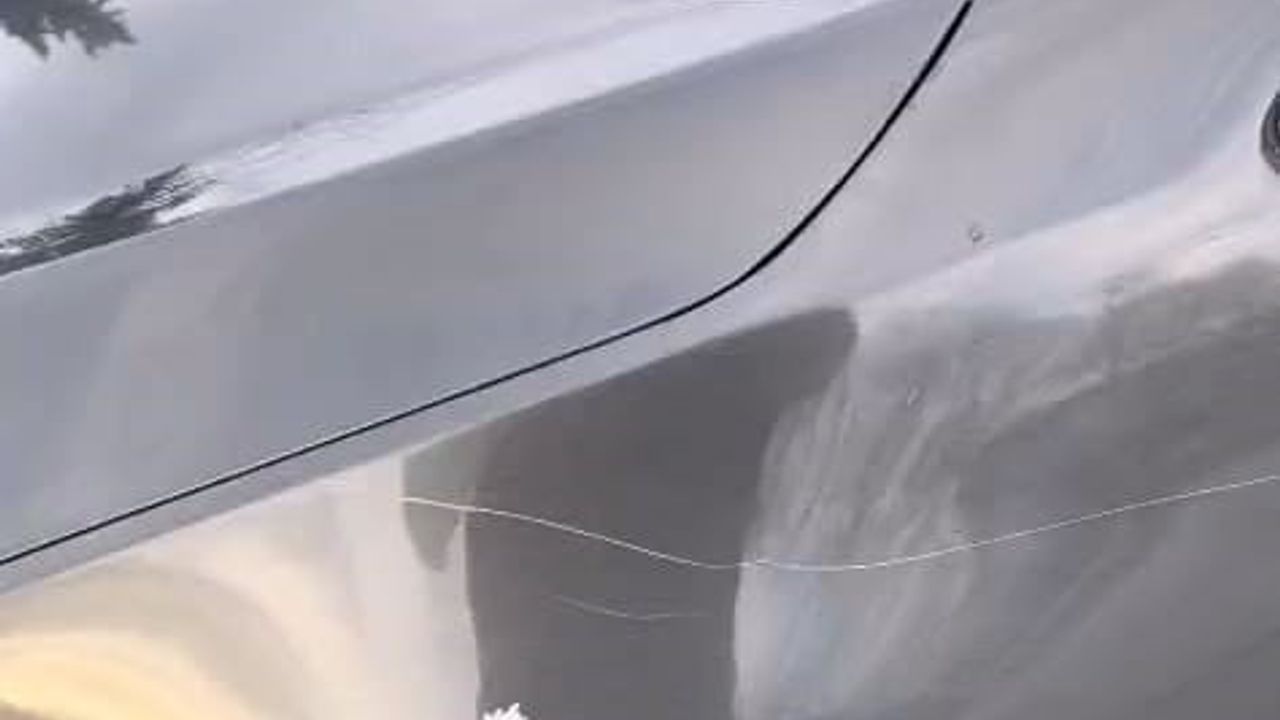 İnegöl'de gece yarısı 5 araca zarar verildi — Güvenlik kamerası kaydetti