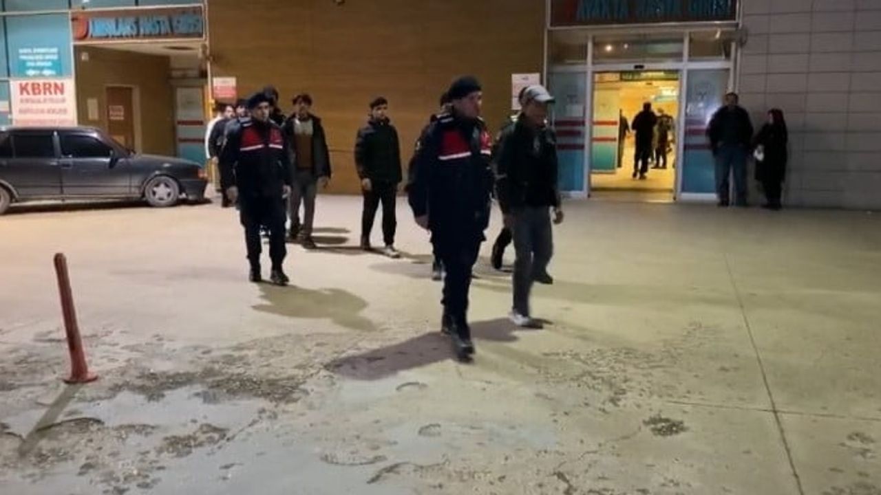 İnegöl'de jandarma 9 kaçak göçmeni yakaladı