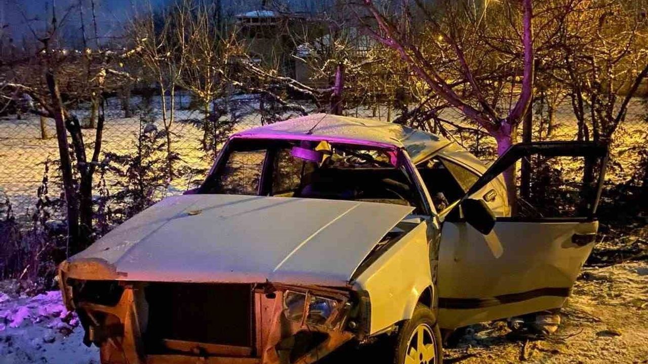 İnegöl'de otomobil tarlaya uçtu: 1 kişi yaralandı