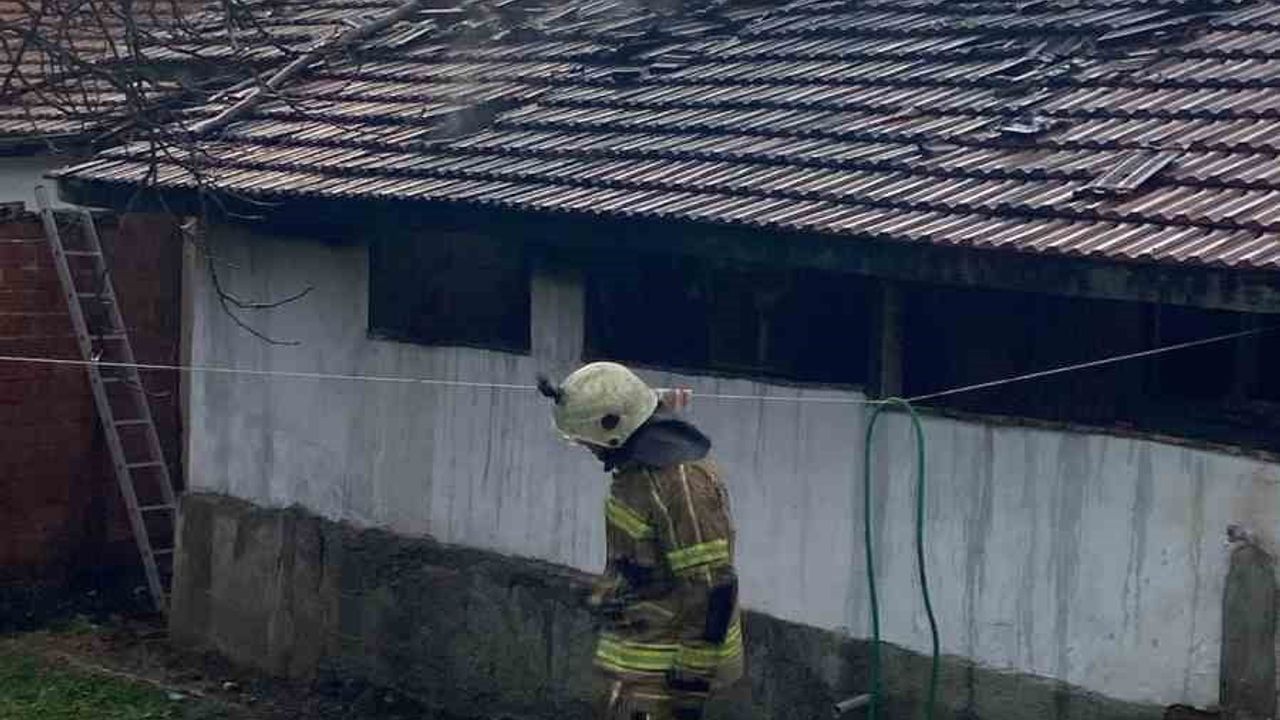 İnegöl'de yalnız yaşayan adamın evi yangında kullanılamaz hale geldi