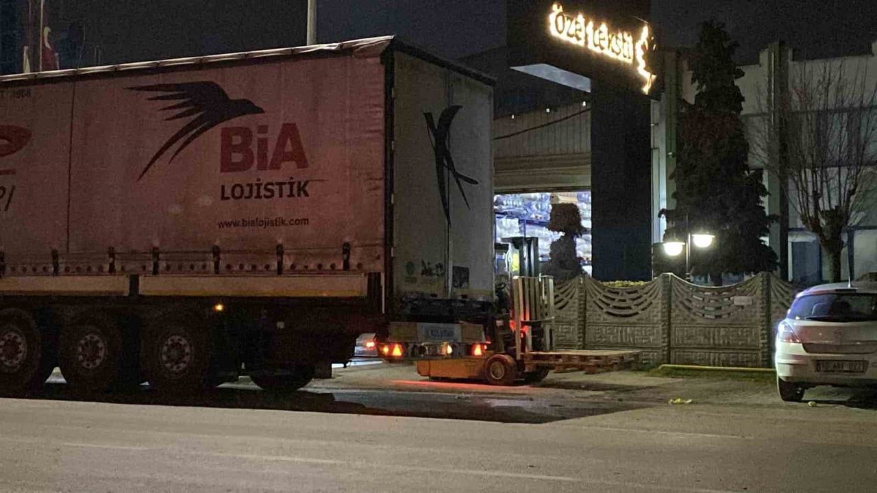 İnegöl OSB'de TIR dorsesinden düşme: 59 yaşındaki işçi yaralandı