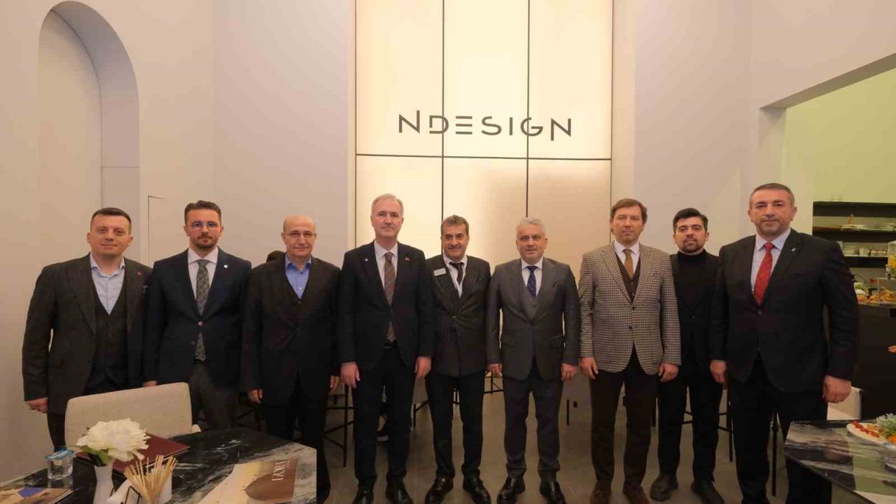İnegöl protokolü İstanbul Mobilya Fuarı'nda mobilya sektörüne destek verdi