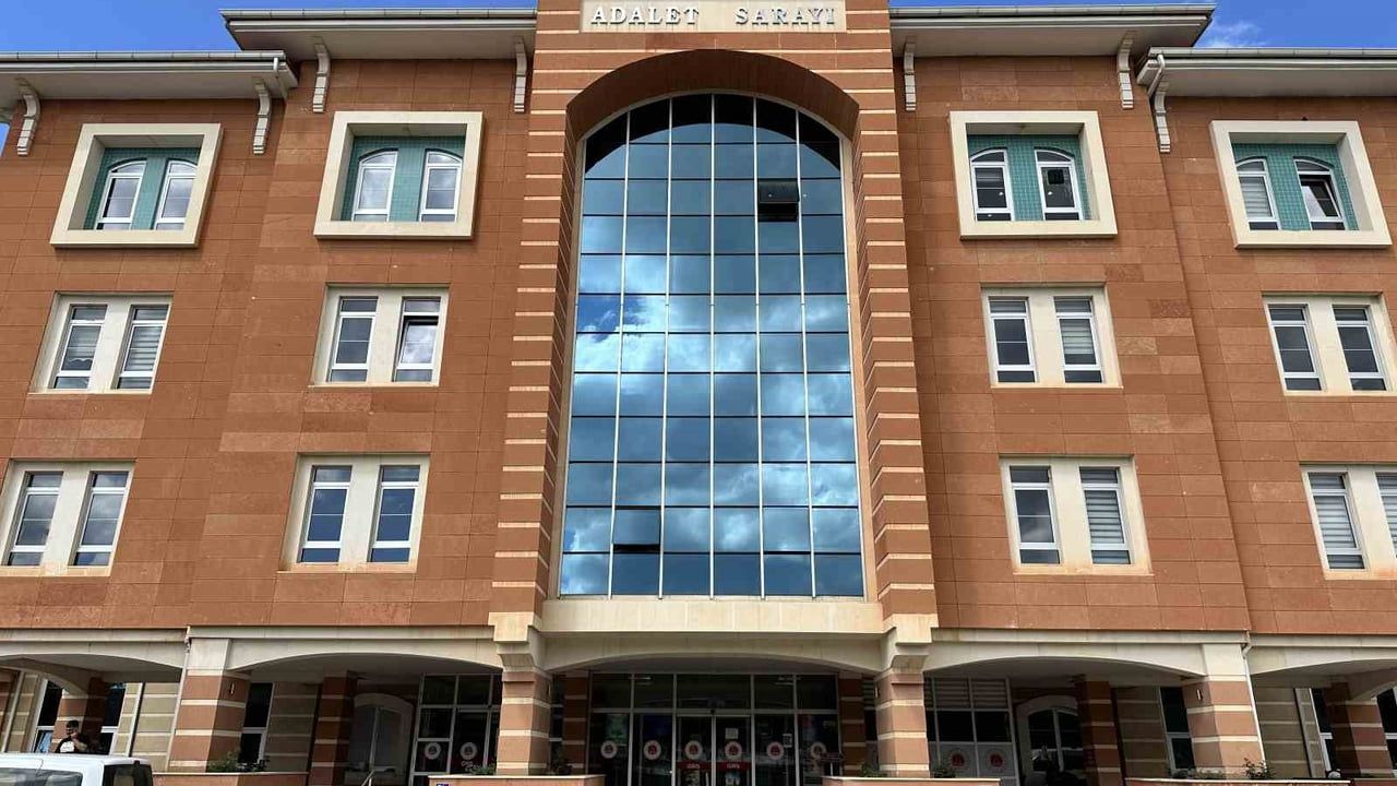 İnternet üzerinden telefon vaadiyle dolandıran kişiye 2 yıl hapis ve 20 bin TL para cezası