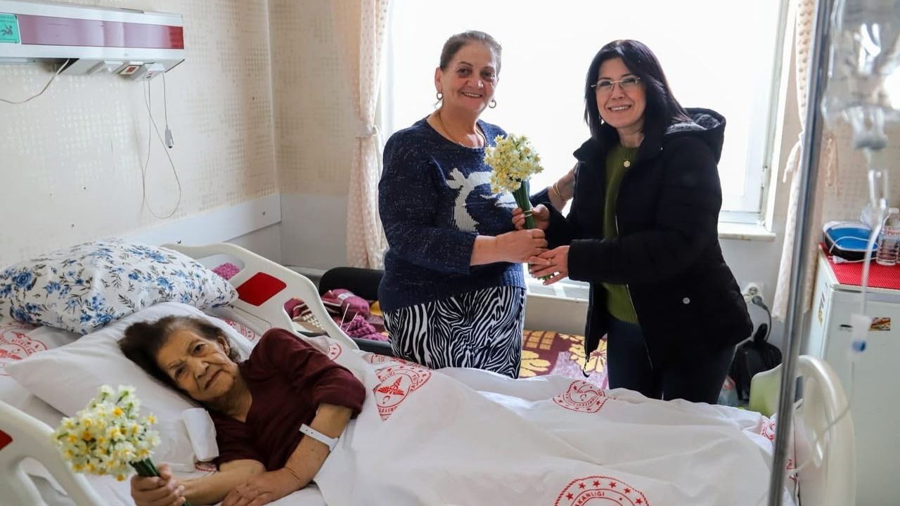 İptal olan festivalin nergisleri hastaneye moral oldu