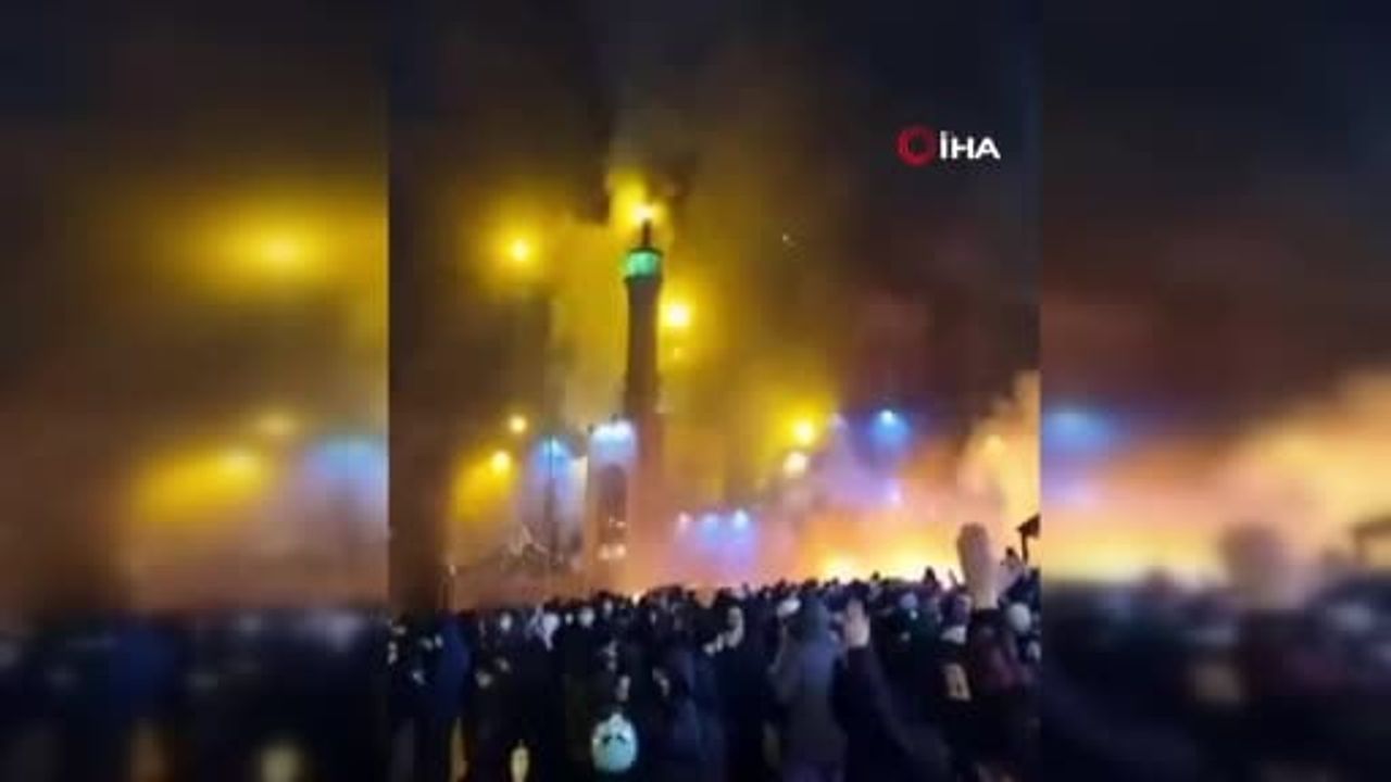İran’da protestolar: Kerec belediyesi ve El-Rasul Cami ateşe verildi
