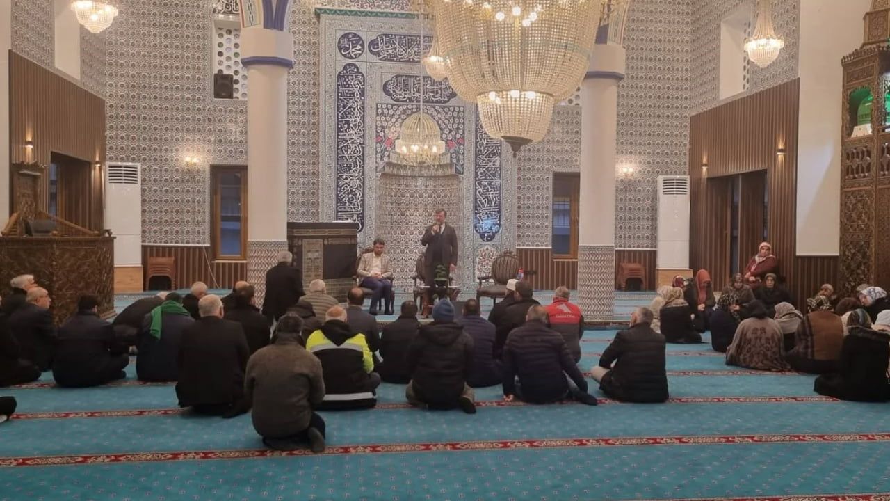 İskenderun'da 2026 Umre Semineri — Adaylara Uygulamalı Bilgilendirme