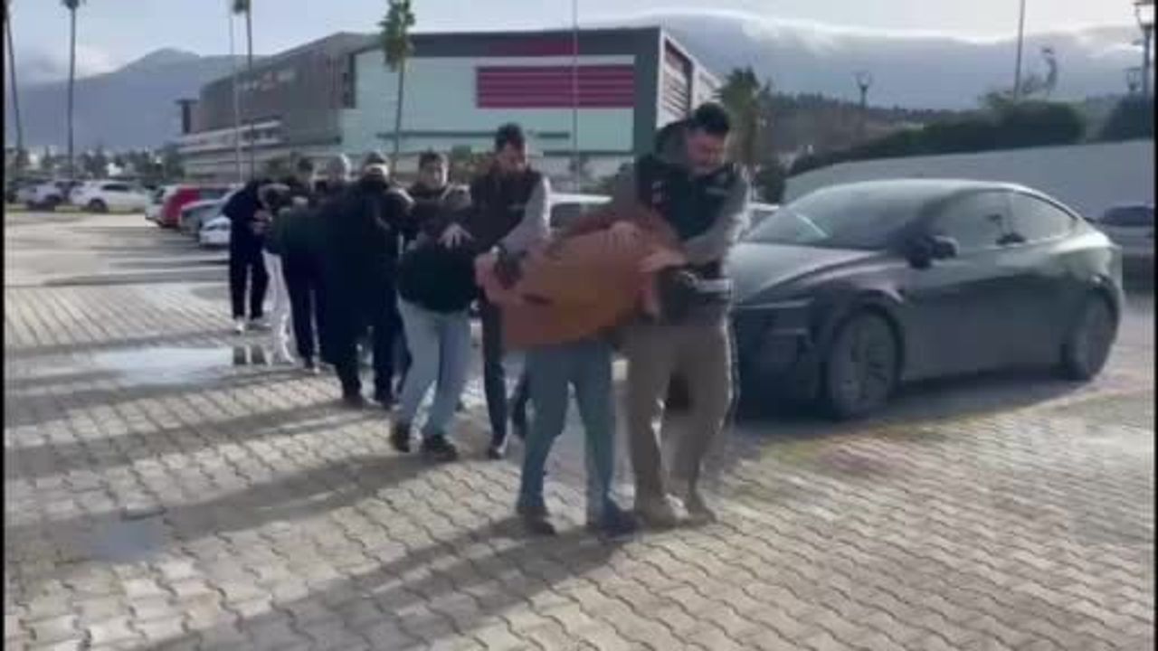İskenderun'da boş arazide gasp: 6 kişi tutuklandı